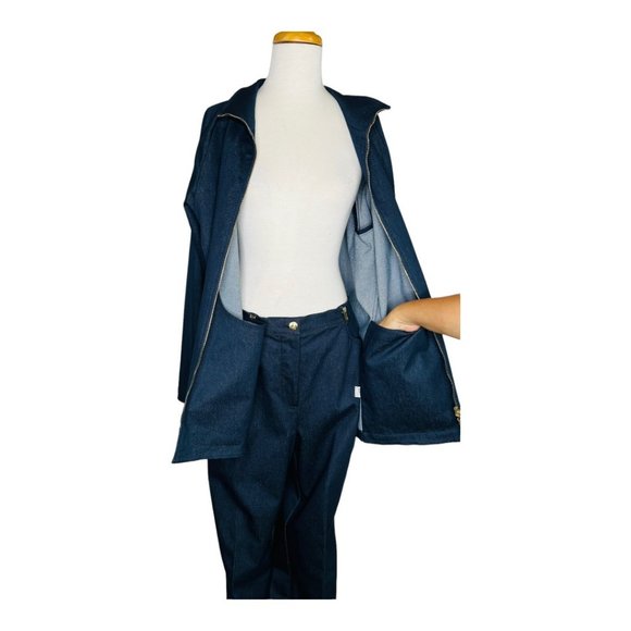 St John Vintage Denim 2 Piece Pant Suit With Crest on Jacket Sleeve - Picture 7 of 12